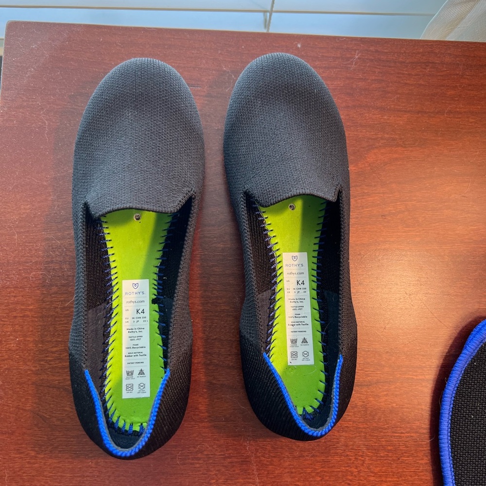 Rothy’s black kids loafers size 4